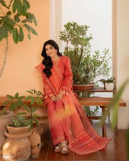 Mawra Hocane feet photo thumbnail