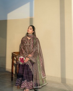 Mawra Hocane feet photo thumbnail