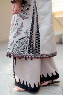 Mawra Hocane feet photo thumbnail