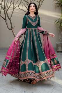 Mawra Hocane feet photo thumbnail