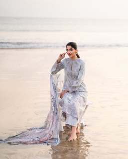 Mawra Hocane feet photo thumbnail