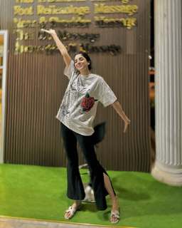 Mawra Hocane feet photo thumbnail