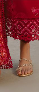 Mawra Hocane feet photo thumbnail