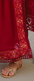 Mawra Hocane feet photo thumbnail