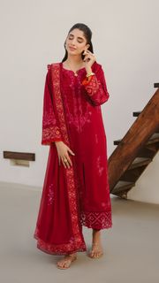 Mawra Hocane feet photo thumbnail