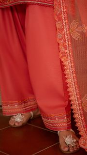 Mawra Hocane feet photo thumbnail