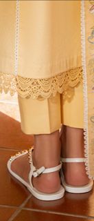 Mawra Hocane feet photo thumbnail