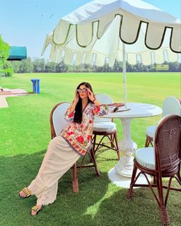 Mawra Hocane feet photo thumbnail