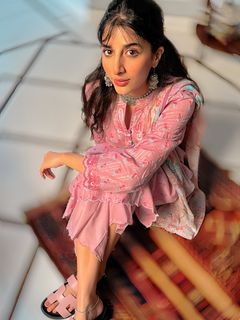 Mawra Hocane feet photo thumbnail