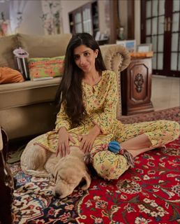 Mawra Hocane feet photo thumbnail