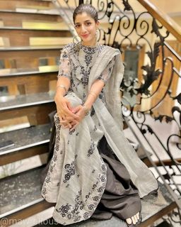 Mawra Hocane feet photo thumbnail