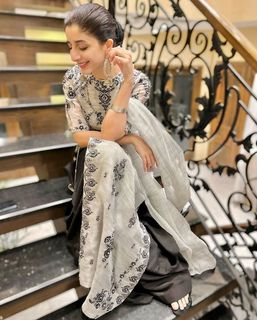 Mawra Hocane feet photo thumbnail