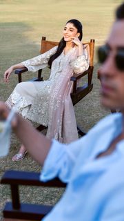 Mawra Hocane feet photo thumbnail