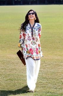 Mawra Hocane feet photo thumbnail