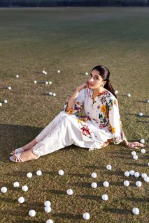 Mawra Hocane feet photo thumbnail