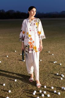 Mawra Hocane feet photo thumbnail