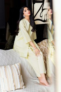 Mawra Hocane feet photo thumbnail