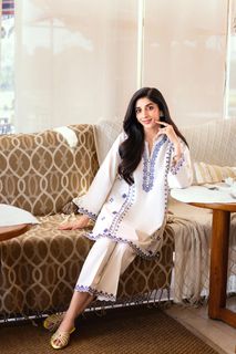 Mawra Hocane feet photo thumbnail