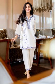 Mawra Hocane feet photo thumbnail