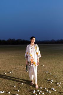 Mawra Hocane feet photo thumbnail