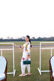 Mawra Hocane feet photo thumbnail