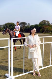 Mawra Hocane feet photo thumbnail