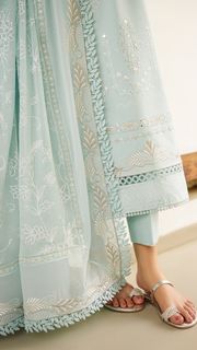 Mawra Hocane feet photo thumbnail