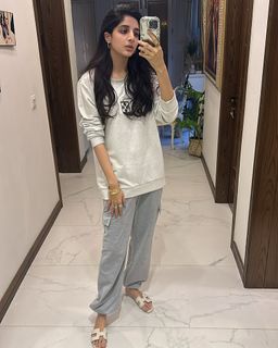 Mawra Hocane feet photo thumbnail