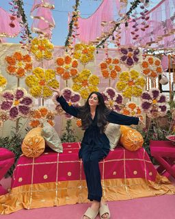 Mawra Hocane feet photo thumbnail