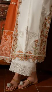 Mawra Hocane feet photo thumbnail