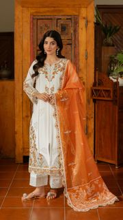 Mawra Hocane feet photo thumbnail