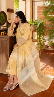 Mawra Hocane feet photo thumbnail