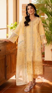 Mawra Hocane feet photo thumbnail