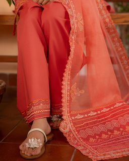 Mawra Hocane feet photo thumbnail