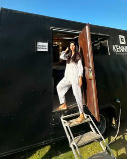 Mawra Hocane feet photo thumbnail