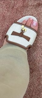 Mawra Hocane feet photo thumbnail