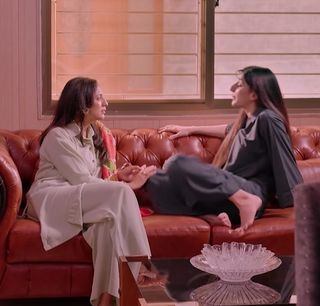 Mawra Hocane feet photo thumbnail