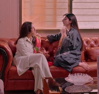 Mawra Hocane feet photo thumbnail