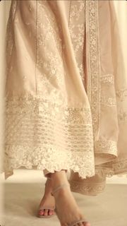 Mawra Hocane feet photo 3