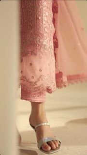 Mawra Hocane feet photo 12