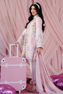 Mawra Hocane feet photo 7