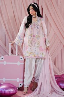 Mawra Hocane feet photo 6