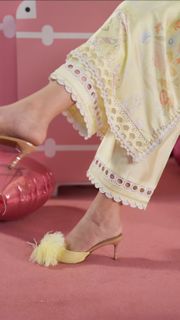 Mawra Hocane feet photo 19