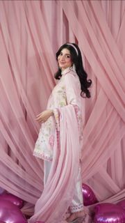 Mawra Hocane feet photo 18