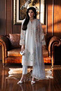 Mawra Hocane feet photo 3