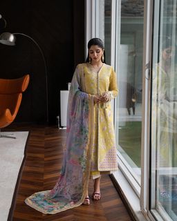 Mawra Hocane feet photo 13