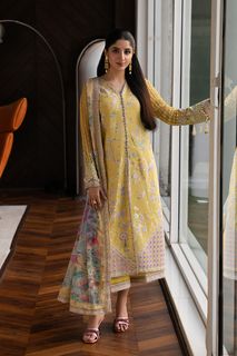 Mawra Hocane feet photo 11