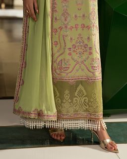Mawra Hocane feet photo 4