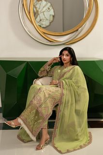 Mawra Hocane feet photo 3