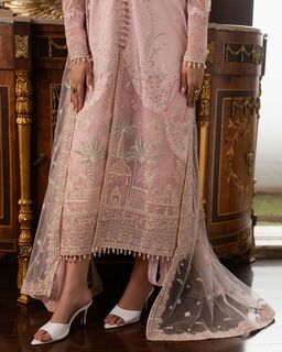 Mawra Hocane feet photo 18